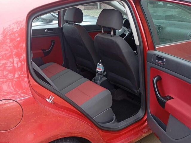 Красный Фольксваген Гольф Плюс, объемом двигателя 1.6 л и пробегом 232 тыс. км за 4850 $, фото 6 на Automoto.ua