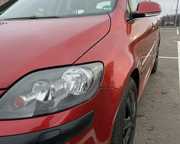 Красный Фольксваген Гольф Плюс, объемом двигателя 1.6 л и пробегом 232 тыс. км за 5100 $, фото 6 на Automoto.ua