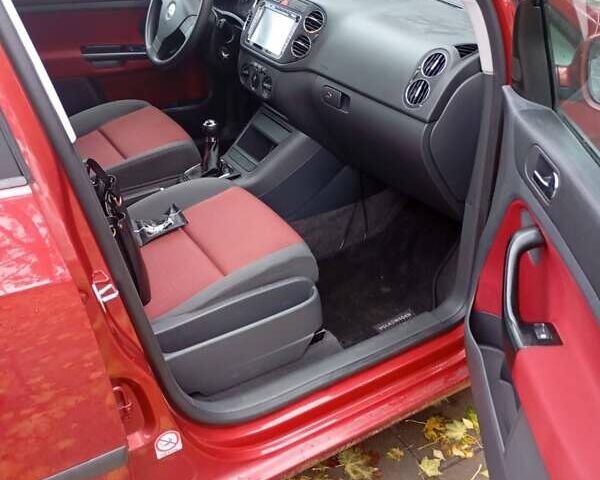 Красный Фольксваген Гольф Плюс, объемом двигателя 1.6 л и пробегом 232 тыс. км за 5200 $, фото 6 на Automoto.ua