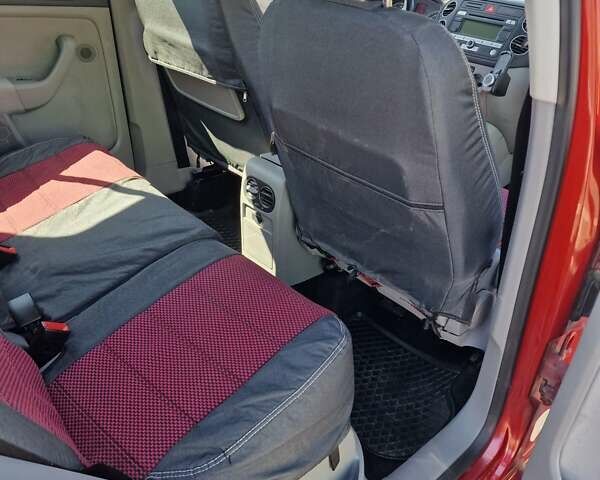 Красный Фольксваген Гольф Плюс, объемом двигателя 1.6 л и пробегом 180 тыс. км за 5500 $, фото 18 на Automoto.ua