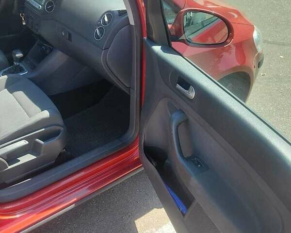 Красный Фольксваген Гольф Плюс, объемом двигателя 1.4 л и пробегом 210 тыс. км за 8300 $, фото 15 на Automoto.ua