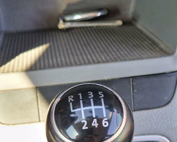Красный Фольксваген Гольф Плюс, объемом двигателя 1.6 л и пробегом 180 тыс. км за 5500 $, фото 13 на Automoto.ua