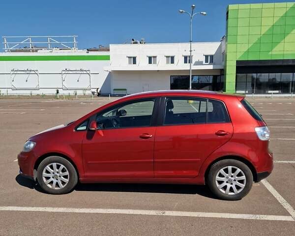 Красный Фольксваген Гольф Плюс, объемом двигателя 1.6 л и пробегом 180 тыс. км за 5500 $, фото 6 на Automoto.ua