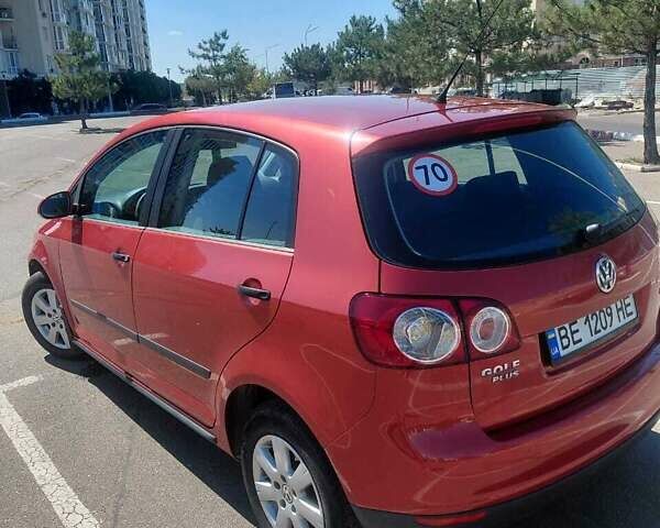 Красный Фольксваген Гольф Плюс, объемом двигателя 1.4 л и пробегом 210 тыс. км за 8300 $, фото 6 на Automoto.ua