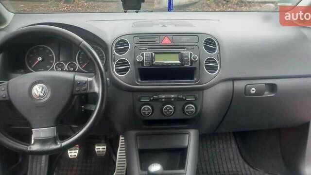 Красный Фольксваген Гольф Плюс, объемом двигателя 1.4 л и пробегом 184 тыс. км за 6900 $, фото 7 на Automoto.ua