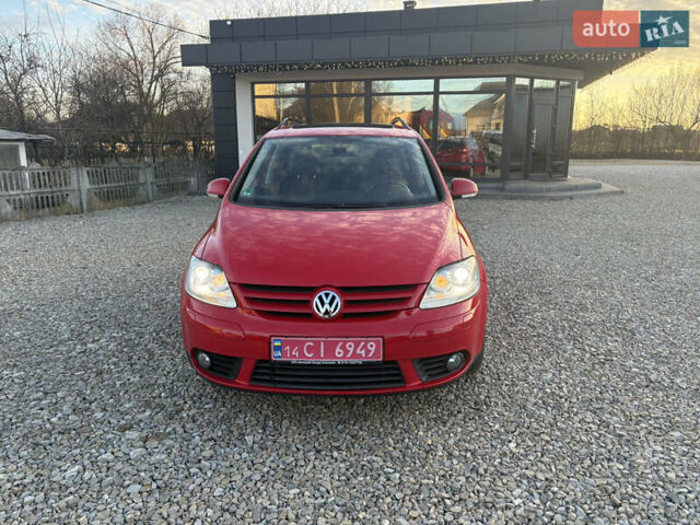 Красный Фольксваген Гольф Плюс, объемом двигателя 1.4 л и пробегом 238 тыс. км за 7200 $, фото 1 на Automoto.ua