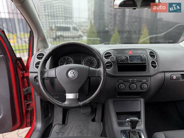 Красный Фольксваген Гольф Плюс, объемом двигателя 1.9 л и пробегом 240 тыс. км за 5900 $, фото 21 на Automoto.ua
