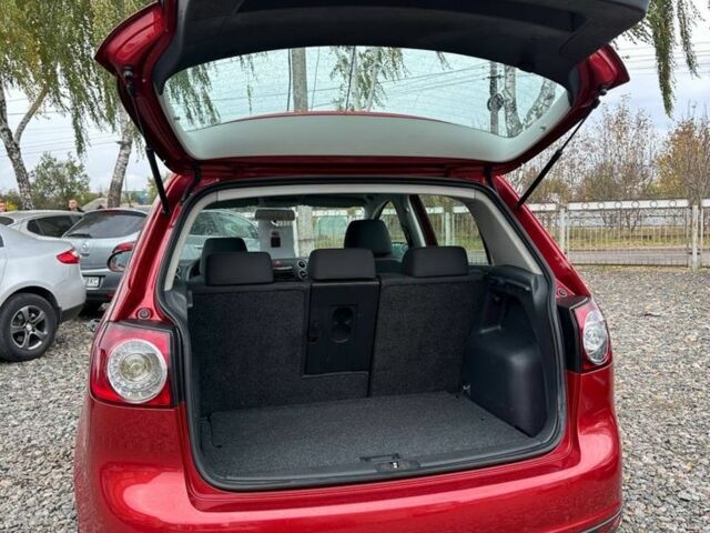 Красный Фольксваген Гольф Плюс, объемом двигателя 1.6 л и пробегом 310 тыс. км за 6350 $, фото 5 на Automoto.ua