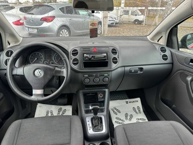 Красный Фольксваген Гольф Плюс, объемом двигателя 1.6 л и пробегом 310 тыс. км за 6350 $, фото 7 на Automoto.ua