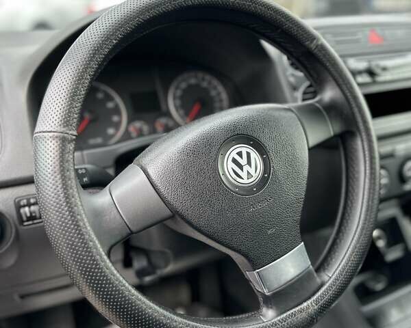 Красный Фольксваген Гольф Плюс, объемом двигателя 1.6 л и пробегом 310 тыс. км за 6200 $, фото 14 на Automoto.ua