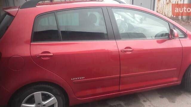 Красный Фольксваген Гольф Плюс, объемом двигателя 1.4 л и пробегом 184 тыс. км за 6900 $, фото 4 на Automoto.ua