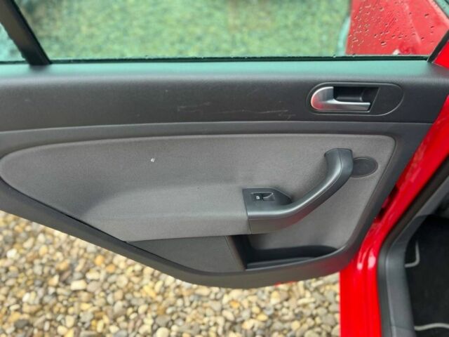 Красный Фольксваген Гольф Плюс, объемом двигателя 1.4 л и пробегом 237 тыс. км за 7399 $, фото 15 на Automoto.ua