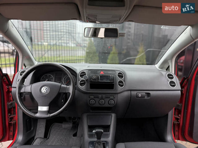 Красный Фольксваген Гольф Плюс, объемом двигателя 1.9 л и пробегом 240 тыс. км за 5900 $, фото 20 на Automoto.ua