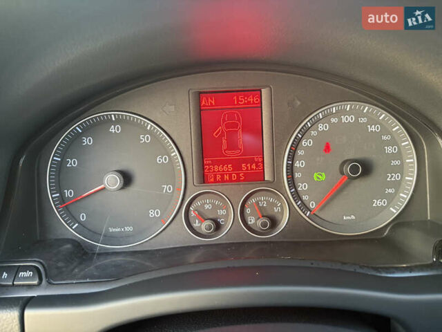 Красный Фольксваген Гольф Плюс, объемом двигателя 1.4 л и пробегом 238 тыс. км за 7200 $, фото 10 на Automoto.ua