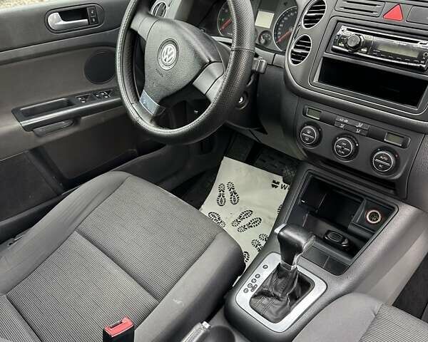 Красный Фольксваген Гольф Плюс, объемом двигателя 1.6 л и пробегом 310 тыс. км за 6200 $, фото 13 на Automoto.ua