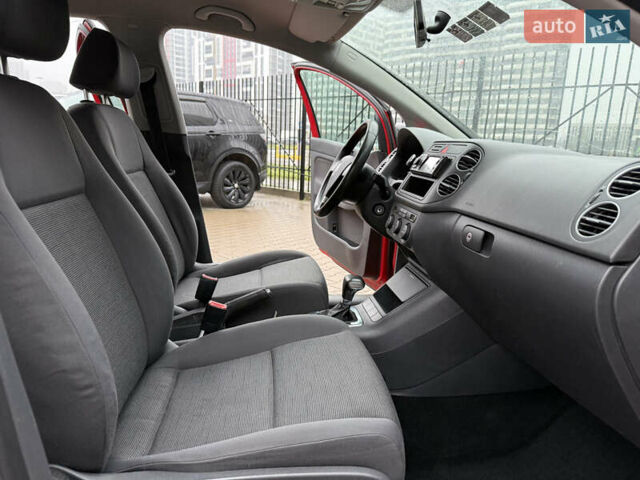 Красный Фольксваген Гольф Плюс, объемом двигателя 1.9 л и пробегом 240 тыс. км за 5900 $, фото 19 на Automoto.ua