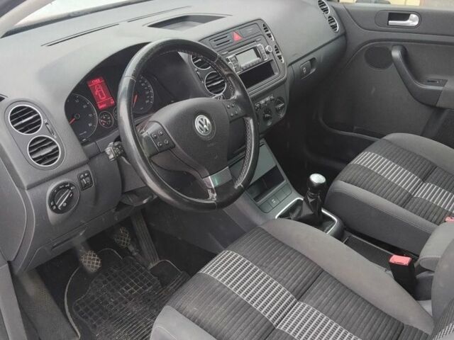 Красный Фольксваген Гольф Плюс, объемом двигателя 0 л и пробегом 280 тыс. км за 6700 $, фото 7 на Automoto.ua