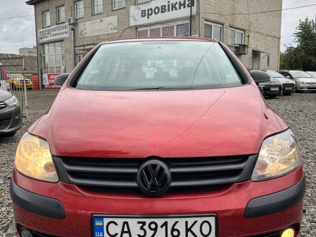 Красный Фольксваген Гольф Плюс, объемом двигателя 1.6 л и пробегом 310 тыс. км за 6350 $, фото 4 на Automoto.ua