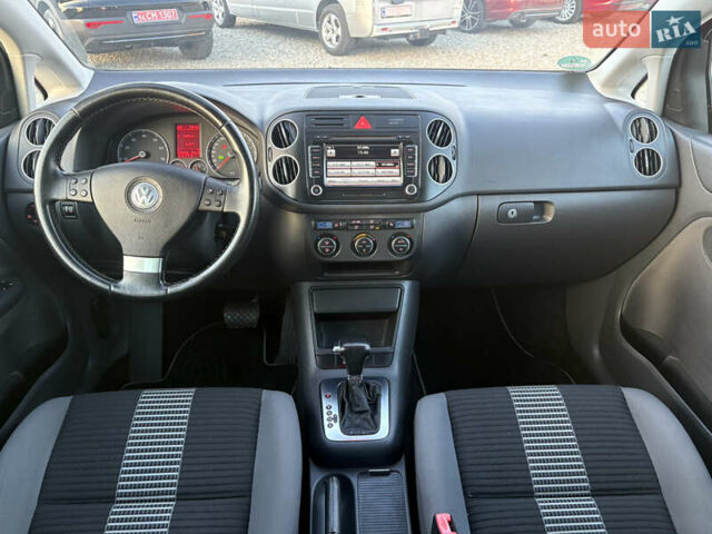 Красный Фольксваген Гольф Плюс, объемом двигателя 1.4 л и пробегом 238 тыс. км за 7200 $, фото 9 на Automoto.ua