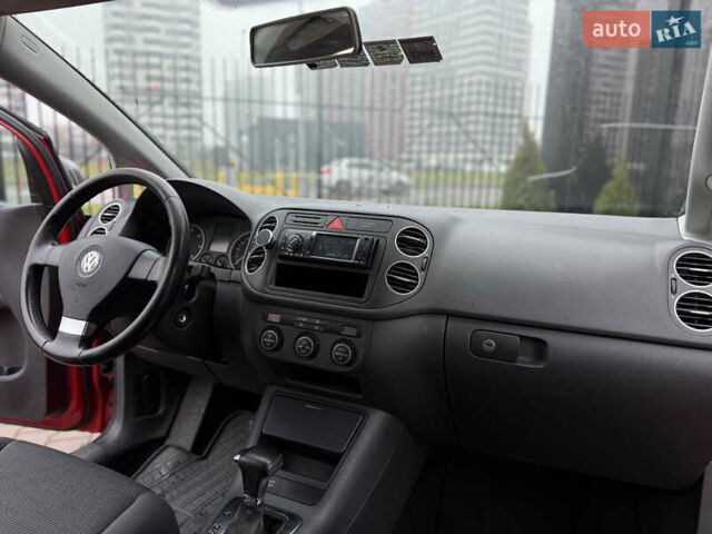 Красный Фольксваген Гольф Плюс, объемом двигателя 1.9 л и пробегом 240 тыс. км за 5900 $, фото 22 на Automoto.ua