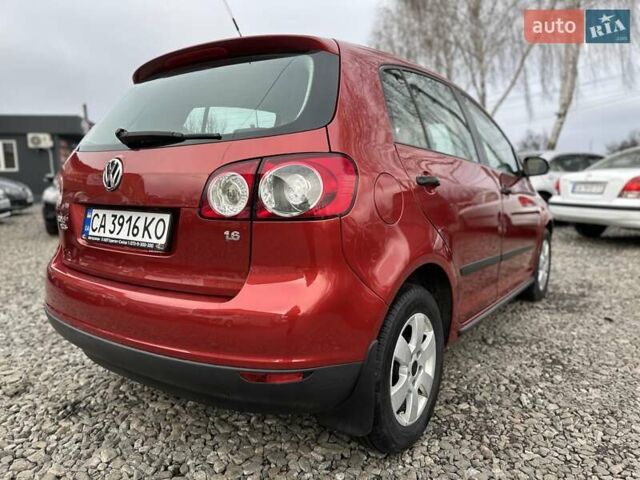 Красный Фольксваген Гольф Плюс, объемом двигателя 1.6 л и пробегом 310 тыс. км за 6200 $, фото 5 на Automoto.ua