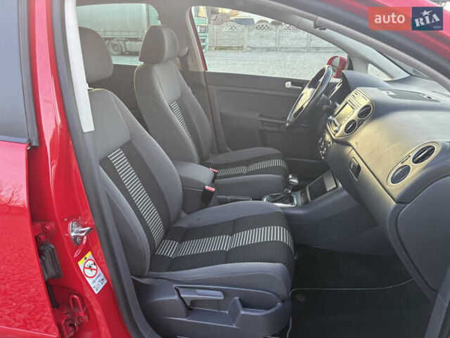 Красный Фольксваген Гольф Плюс, объемом двигателя 1.4 л и пробегом 238 тыс. км за 7200 $, фото 14 на Automoto.ua