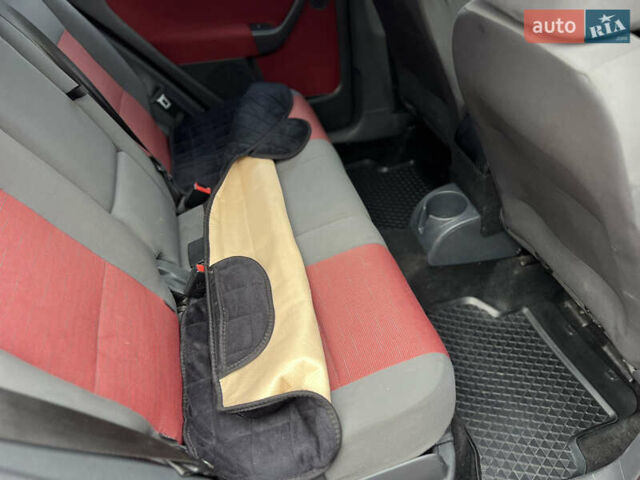 Червоний Фольксваген Golf Plus, об'ємом двигуна 1.6 л та пробігом 247 тис. км за 6500 $, фото 21 на Automoto.ua