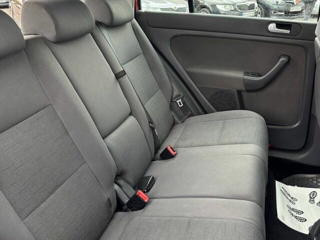 Красный Фольксваген Гольф Плюс, объемом двигателя 1.6 л и пробегом 310 тыс. км за 6350 $, фото 6 на Automoto.ua