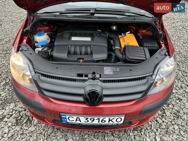 Красный Фольксваген Гольф Плюс, объемом двигателя 1.6 л и пробегом 310 тыс. км за 6200 $, фото 18 на Automoto.ua