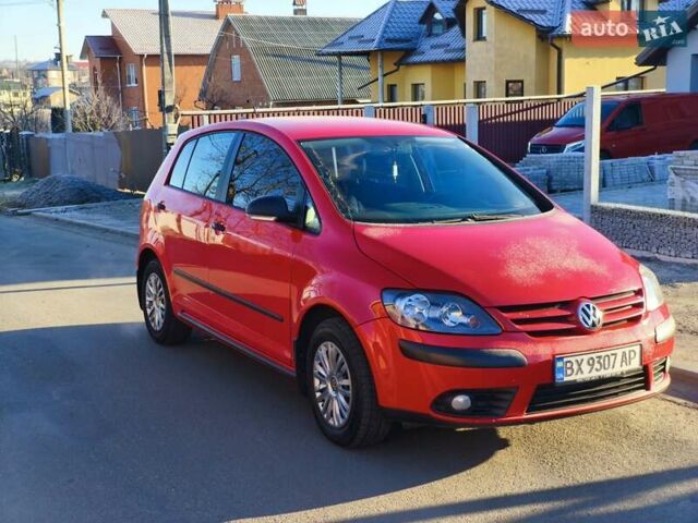Красный Фольксваген Гольф Плюс, объемом двигателя 0 л и пробегом 180 тыс. км за 8200 $, фото 4 на Automoto.ua