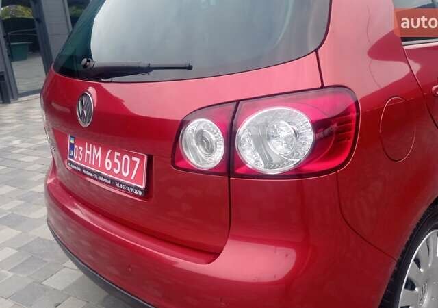 Красный Фольксваген Гольф Плюс, объемом двигателя 1.4 л и пробегом 235 тыс. км за 6900 $, фото 5 на Automoto.ua