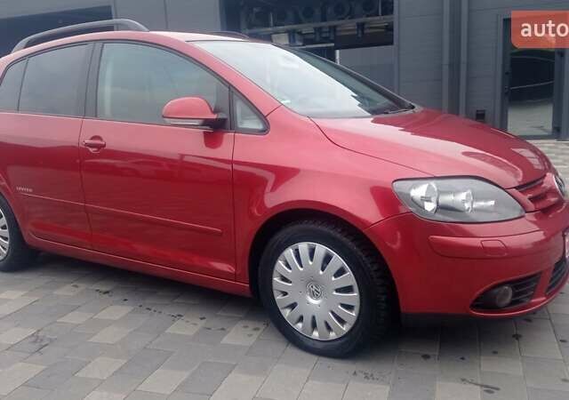 Красный Фольксваген Гольф Плюс, объемом двигателя 1.4 л и пробегом 235 тыс. км за 6900 $, фото 24 на Automoto.ua