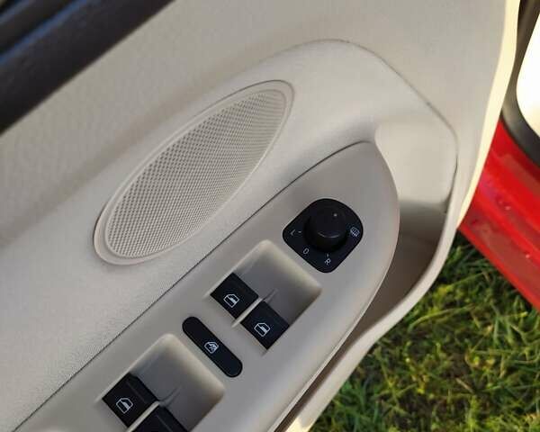 Червоний Фольксваген Golf Plus, об'ємом двигуна 1.4 л та пробігом 173 тис. км за 5999 $, фото 11 на Automoto.ua