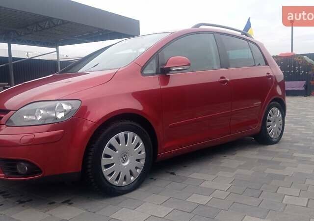 Красный Фольксваген Гольф Плюс, объемом двигателя 1.4 л и пробегом 235 тыс. км за 6900 $, фото 15 на Automoto.ua