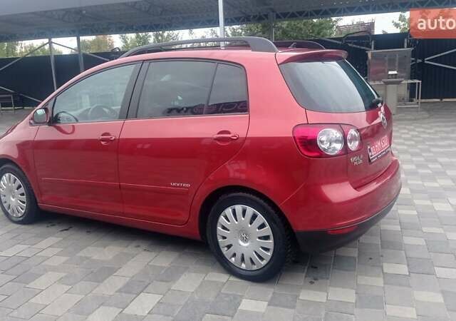 Красный Фольксваген Гольф Плюс, объемом двигателя 1.4 л и пробегом 235 тыс. км за 6900 $, фото 12 на Automoto.ua