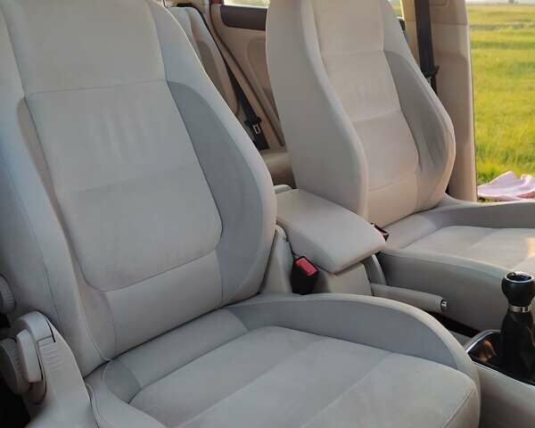 Червоний Фольксваген Golf Plus, об'ємом двигуна 1.4 л та пробігом 173 тис. км за 5999 $, фото 21 на Automoto.ua