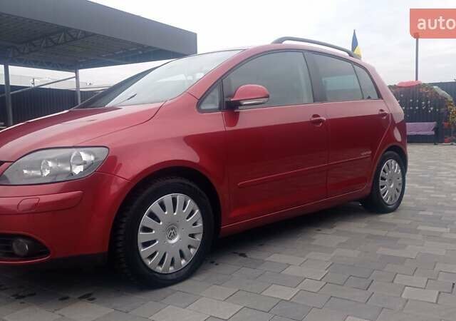 Красный Фольксваген Гольф Плюс, объемом двигателя 1.4 л и пробегом 235 тыс. км за 6900 $, фото 8 на Automoto.ua