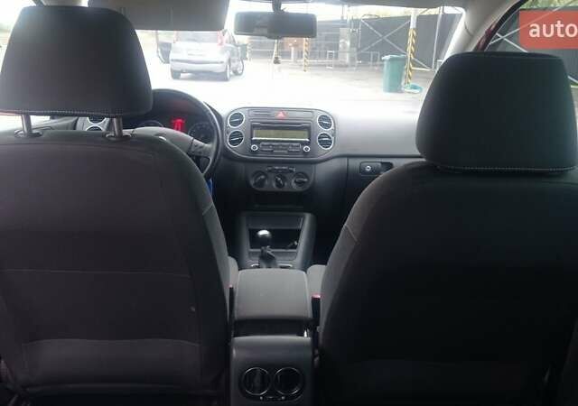 Красный Фольксваген Гольф Плюс, объемом двигателя 1.4 л и пробегом 235 тыс. км за 6900 $, фото 13 на Automoto.ua