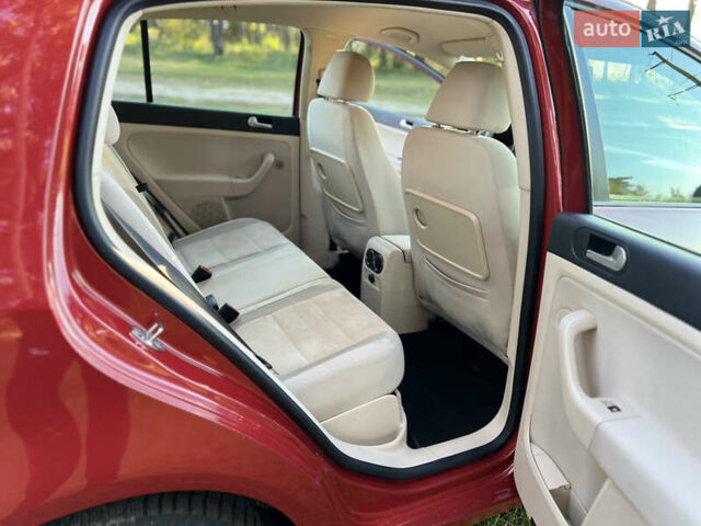 Красный Фольксваген Гольф Плюс, объемом двигателя 1.4 л и пробегом 177 тыс. км за 5999 $, фото 10 на Automoto.ua