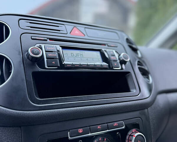 Червоний Фольксваген Golf Plus, об'ємом двигуна 1.4 л та пробігом 190 тис. км за 6600 $, фото 4 на Automoto.ua