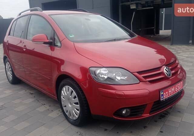 Красный Фольксваген Гольф Плюс, объемом двигателя 1.4 л и пробегом 235 тыс. км за 6900 $, фото 17 на Automoto.ua