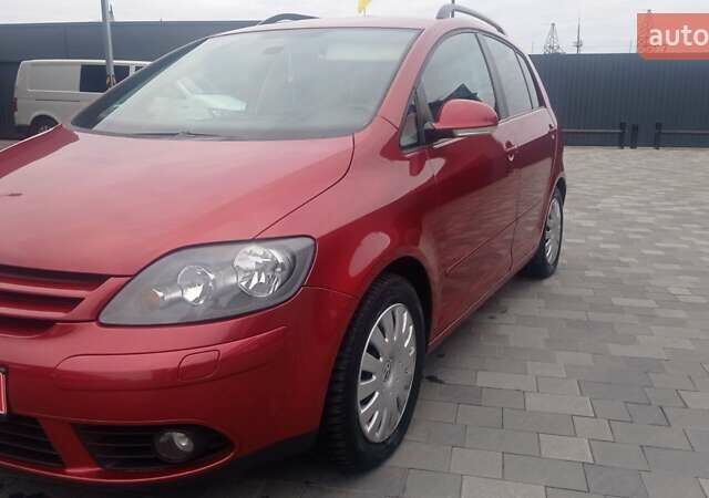 Красный Фольксваген Гольф Плюс, объемом двигателя 1.4 л и пробегом 235 тыс. км за 6900 $, фото 14 на Automoto.ua