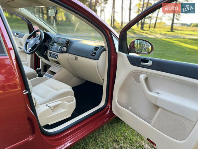 Красный Фольксваген Гольф Плюс, объемом двигателя 1.4 л и пробегом 177 тыс. км за 5999 $, фото 11 на Automoto.ua