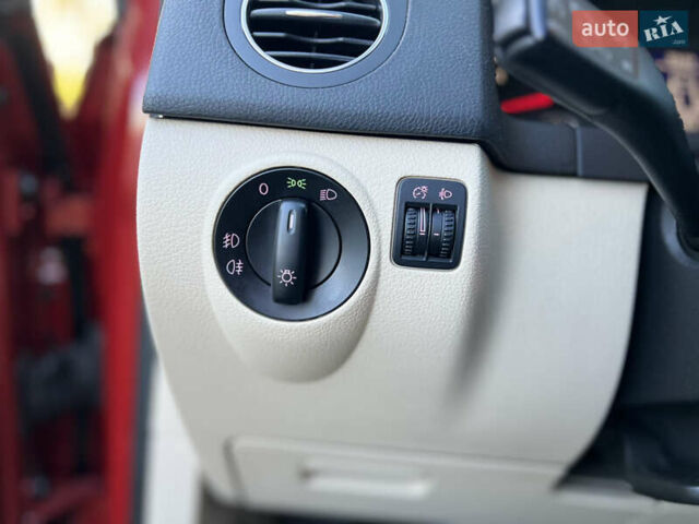 Красный Фольксваген Гольф Плюс, объемом двигателя 1.4 л и пробегом 177 тыс. км за 5999 $, фото 18 на Automoto.ua