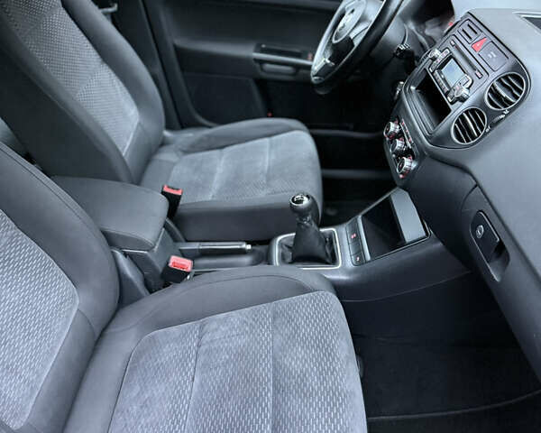 Червоний Фольксваген Golf Plus, об'ємом двигуна 1.4 л та пробігом 190 тис. км за 6600 $, фото 5 на Automoto.ua