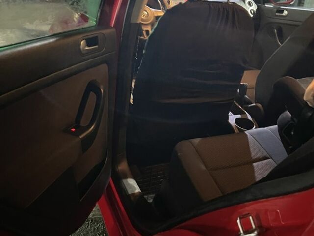 Красный Фольксваген Гольф Плюс, объемом двигателя 1.6 л и пробегом 162 тыс. км за 6800 $, фото 10 на Automoto.ua