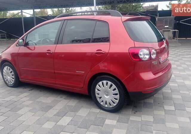 Красный Фольксваген Гольф Плюс, объемом двигателя 1.4 л и пробегом 235 тыс. км за 6900 $, фото 18 на Automoto.ua