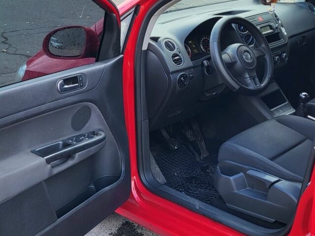 Фольксваген Golf Plus 2010 у Кропивницькому (Кіровограді) на Automoto.ua Червоний Фольксваген Golf Plus, об'ємом двигуна 1.6 л та пробігом 270 тис. км за 8400 $, фото 6 на Automoto.ua