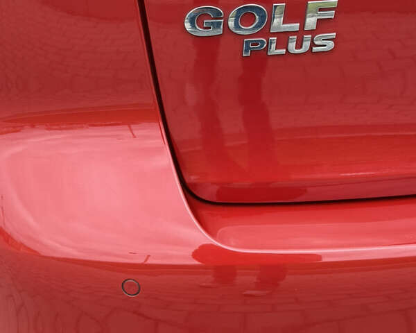 Красный Фольксваген Гольф Плюс, объемом двигателя 1.4 л и пробегом 161 тыс. км за 8900 $, фото 24 на Automoto.ua