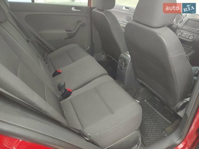 Красный Фольксваген Гольф Плюс, объемом двигателя 1.39 л и пробегом 100 тыс. км за 8700 $, фото 1 на Automoto.ua